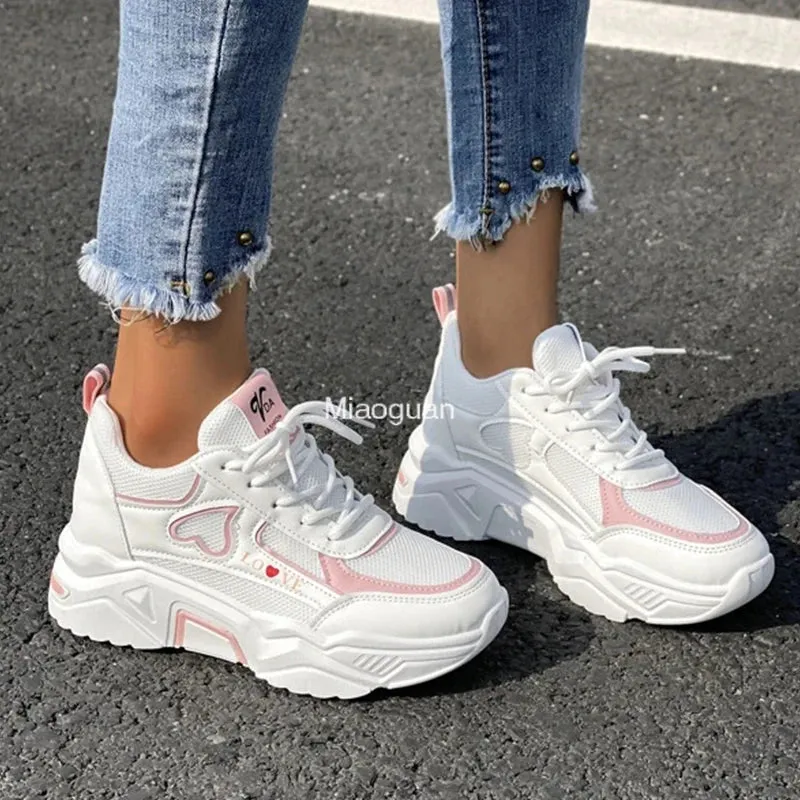 2024 New Letter Graphic Lace-up Wedge Sneakers Women Breath Thick Bottom Shoes Lace-Up Flat Leisure Shoes Outside Fashion Casual