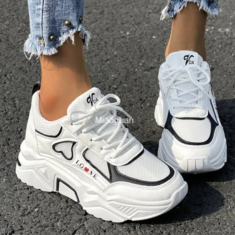 2024 New Letter Graphic Lace-up Wedge Sneakers Women Breath Thick Bottom Shoes Lace-Up Flat Leisure Shoes Outside Fashion Casual
